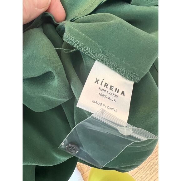 💚 XíRENA 100% Silk Hunter Green Blouse | Size S | Luxe Boxy Fit - Picture 4 of 7